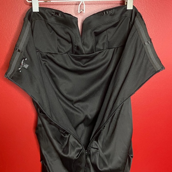 Black cocktail dress, size small. - Picture 4 of 5